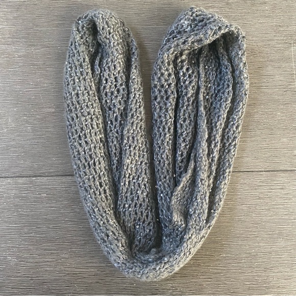 Dark grey infinity scarf adorne with sequins. - Picture 2 of 3